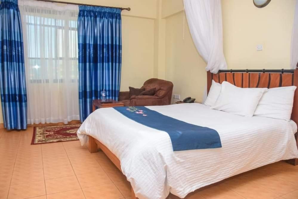 Meru Paramount Exterior photo