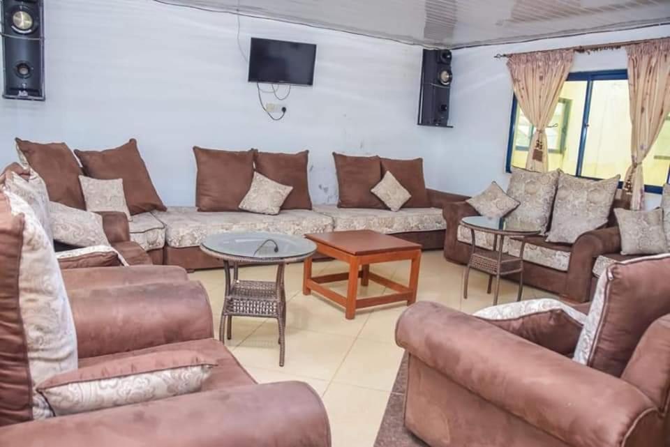 Meru Paramount Exterior photo